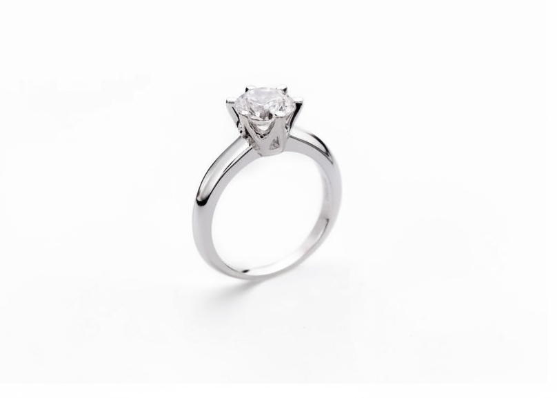 Round Cut Engagement Ring